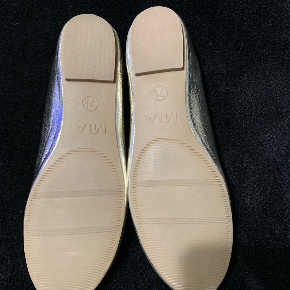 Mia Soft Gold Scalloped Flats - Picture 2 of 4
